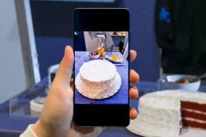 019-lifesytle-galaxy-s26ultra-cobaltviolet-photoassist-cake-1-scaled.webp.webp