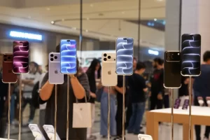 Apple-The-Exchange-TRX-Kuala-Lumpur-iPhone-18-Pro-lineup-260918_big.jpg.large_2x-1400x840.webp.webp