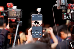 Honor-Robot-Phone-Cannes.webp
