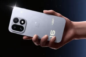 oneplus-16-render-glowing-lights-hand-1400x813.webp.webp
